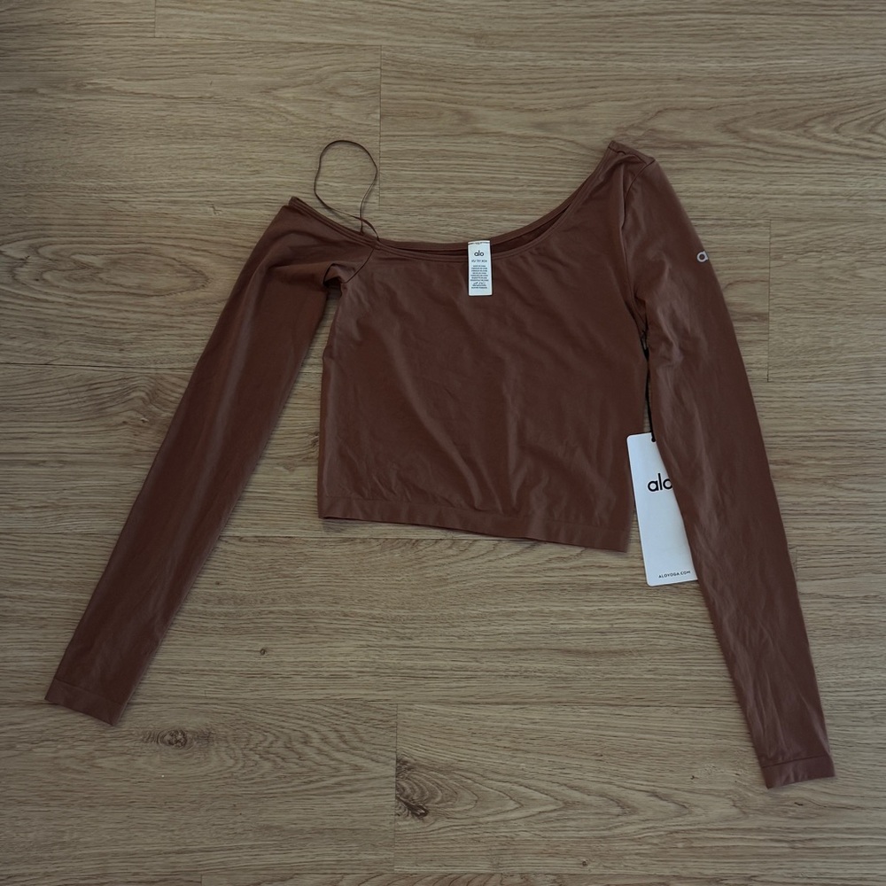 Alo Yoga Asymmetric Sheer Glow Long Sleeve in Chestnut size XS- NWT